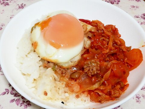 缶詰めで簡単♪しめじとひき肉のトマト煮込み